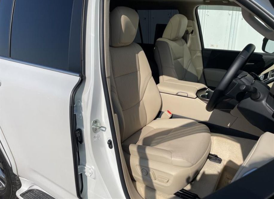 TOYOTA LC300